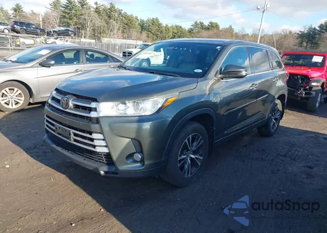 2018 Toyota Highlander Le Plus из США, поврежденный, VIN 5TDBZRFH7JS911151